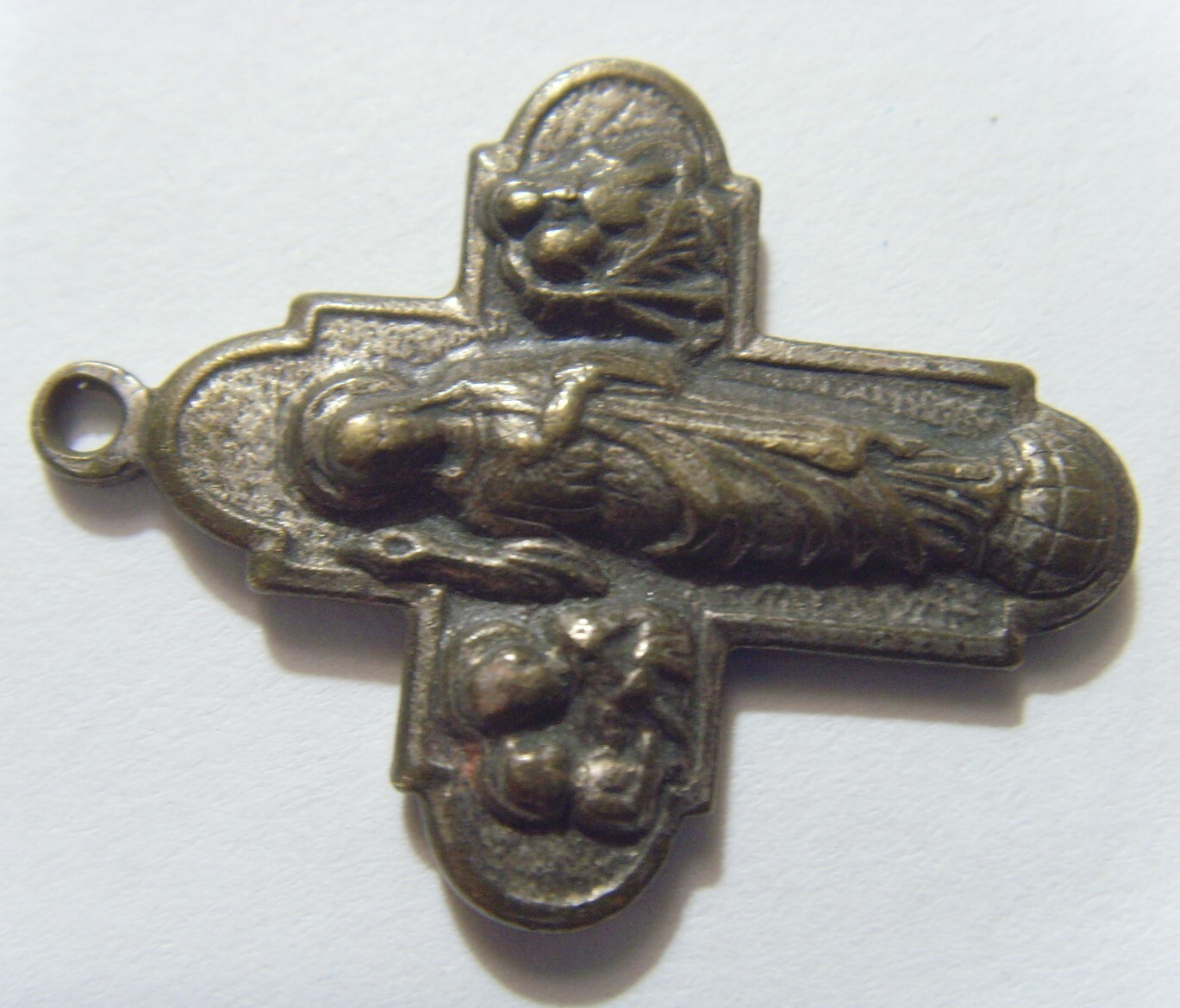 1950s vintage catholic sacred heart auto league cross religious pendant 52858