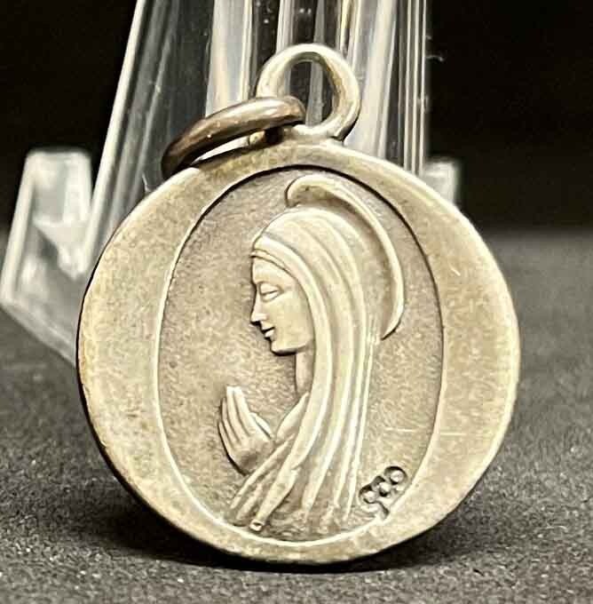 Circa 1940´ Beauty antique Virgin Mary medal delicate pendant silver 900