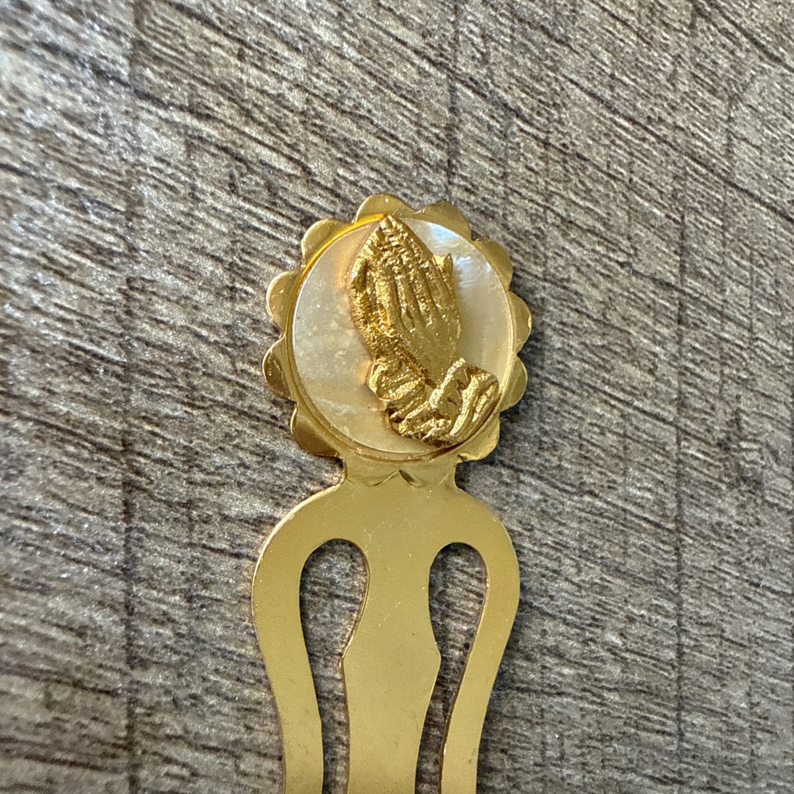 Vintage Praying Hands Bookmark Gold Tone Medal Made In Taiwan Christian