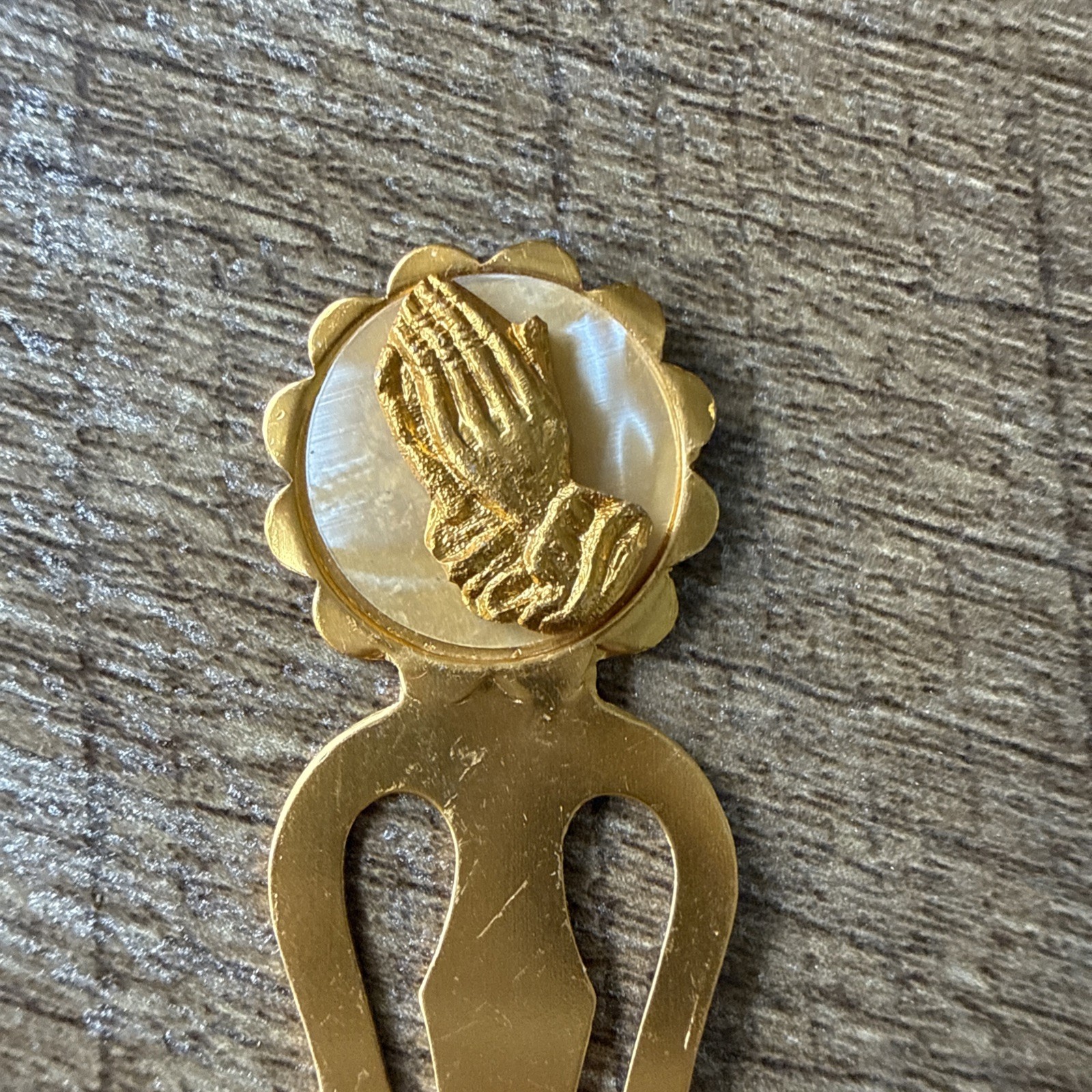 Vintage Praying Hands Bookmark Gold Tone Medal Made In Taiwan Christian