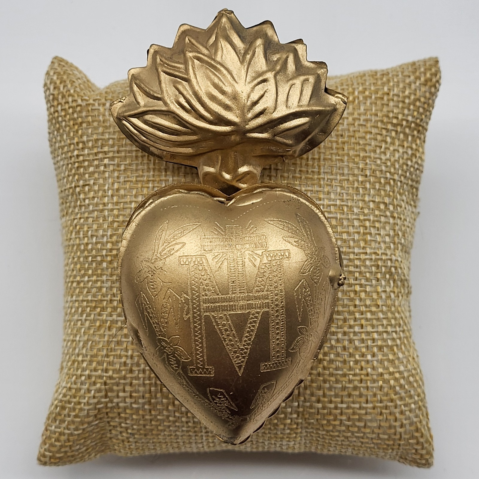 Vintage Sacred Heart Metal Locket Trinket box Ornament compartment shrine