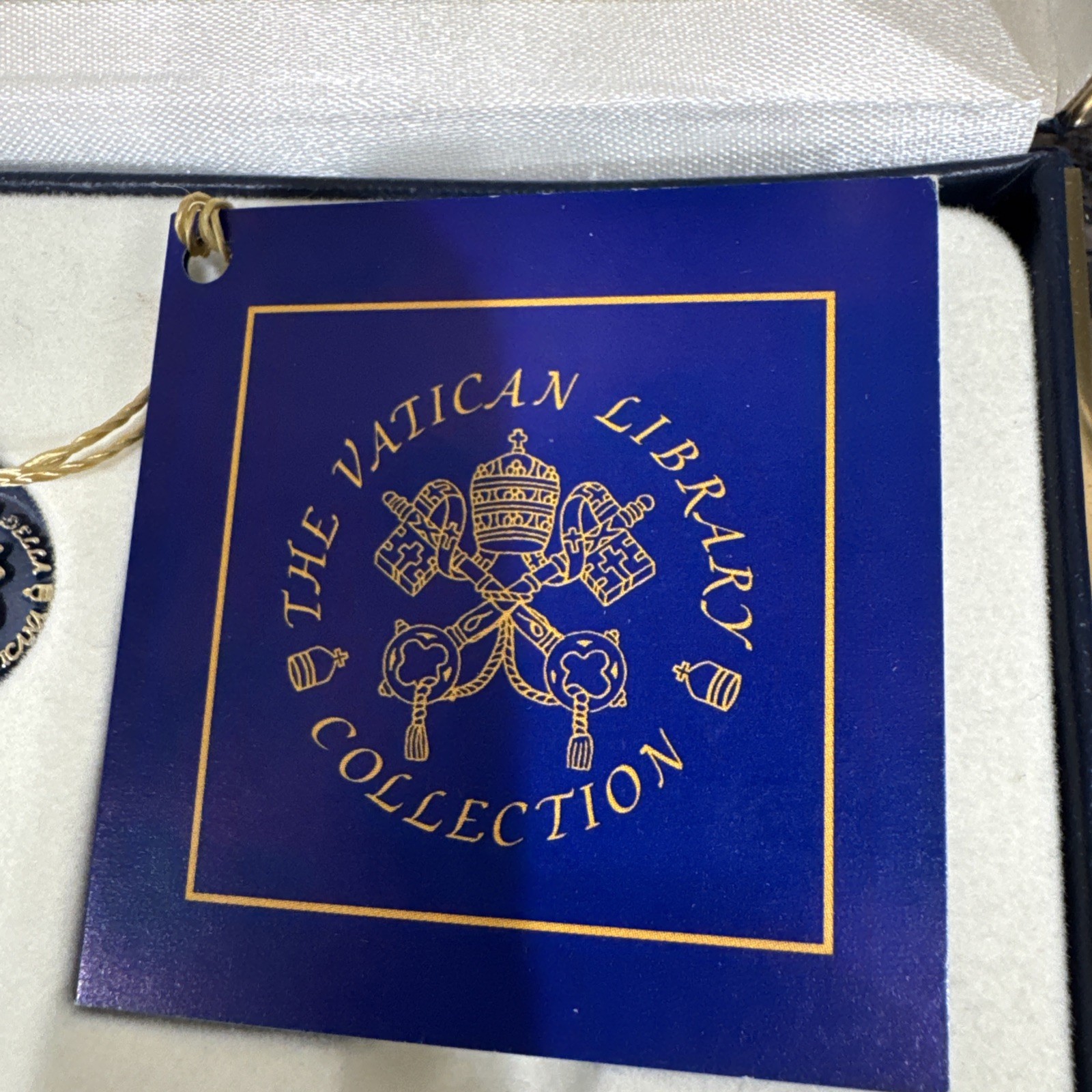 Vatican Collection Limited Edition, 1997 Nativity 14 Karat Gold And Diamond Pin
