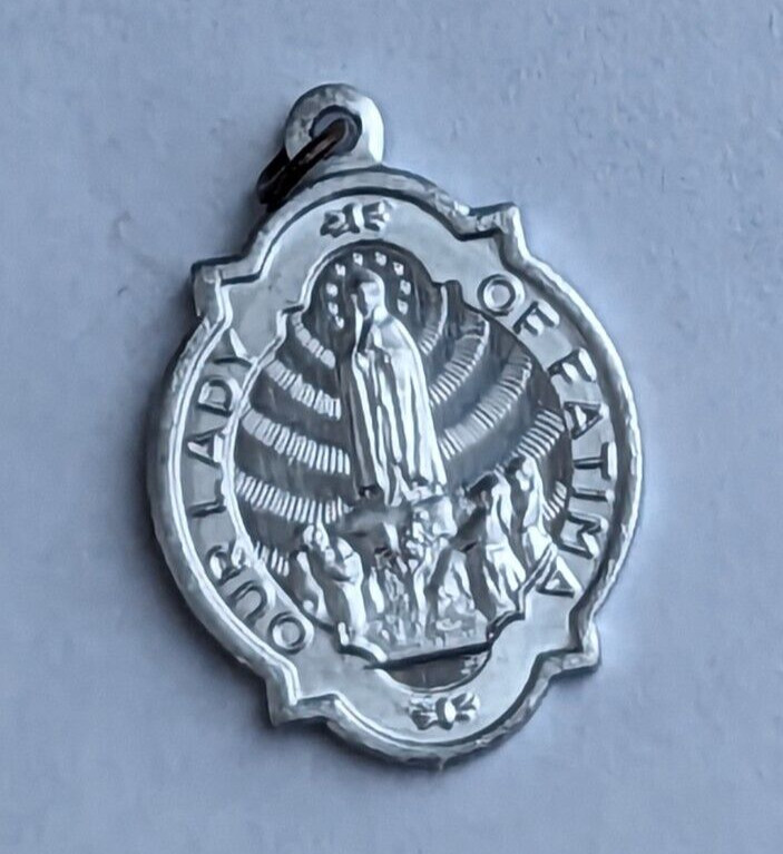 Our Lady of Fatima vintage silver tone Catholic Medal Pray for Us 7/8 x 5/8 in