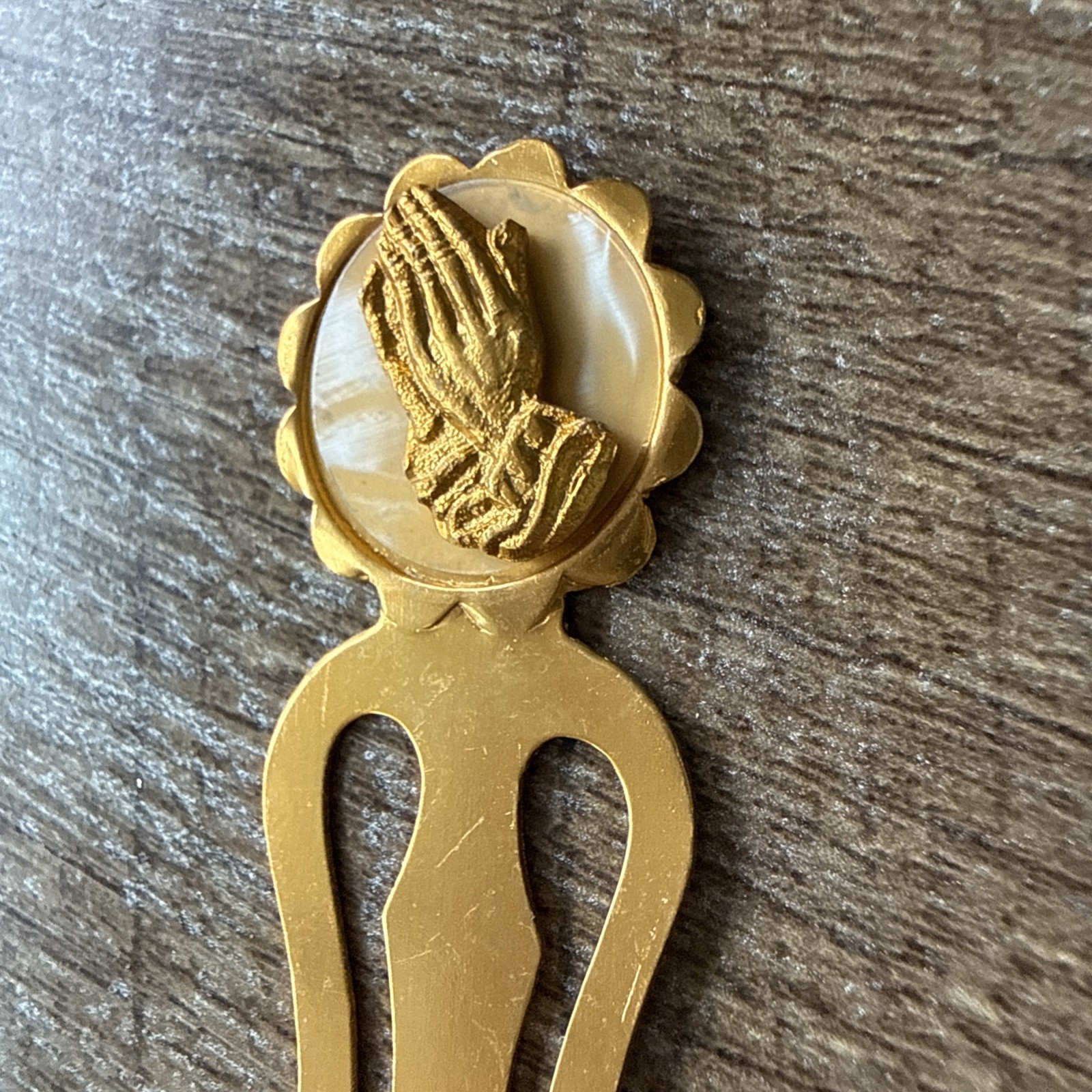 Vintage Praying Hands Bookmark Gold Tone Medal Made In Taiwan Christian