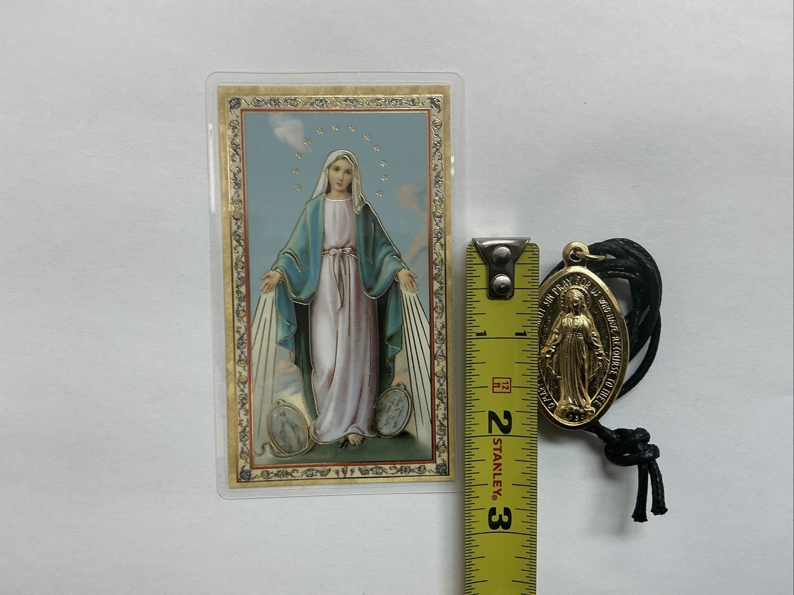 MIRACULOUS LADY MEDAL IN GOLDEN FINISH & HOLY CARD IN ENGLISH, FAVORS PROTECTION