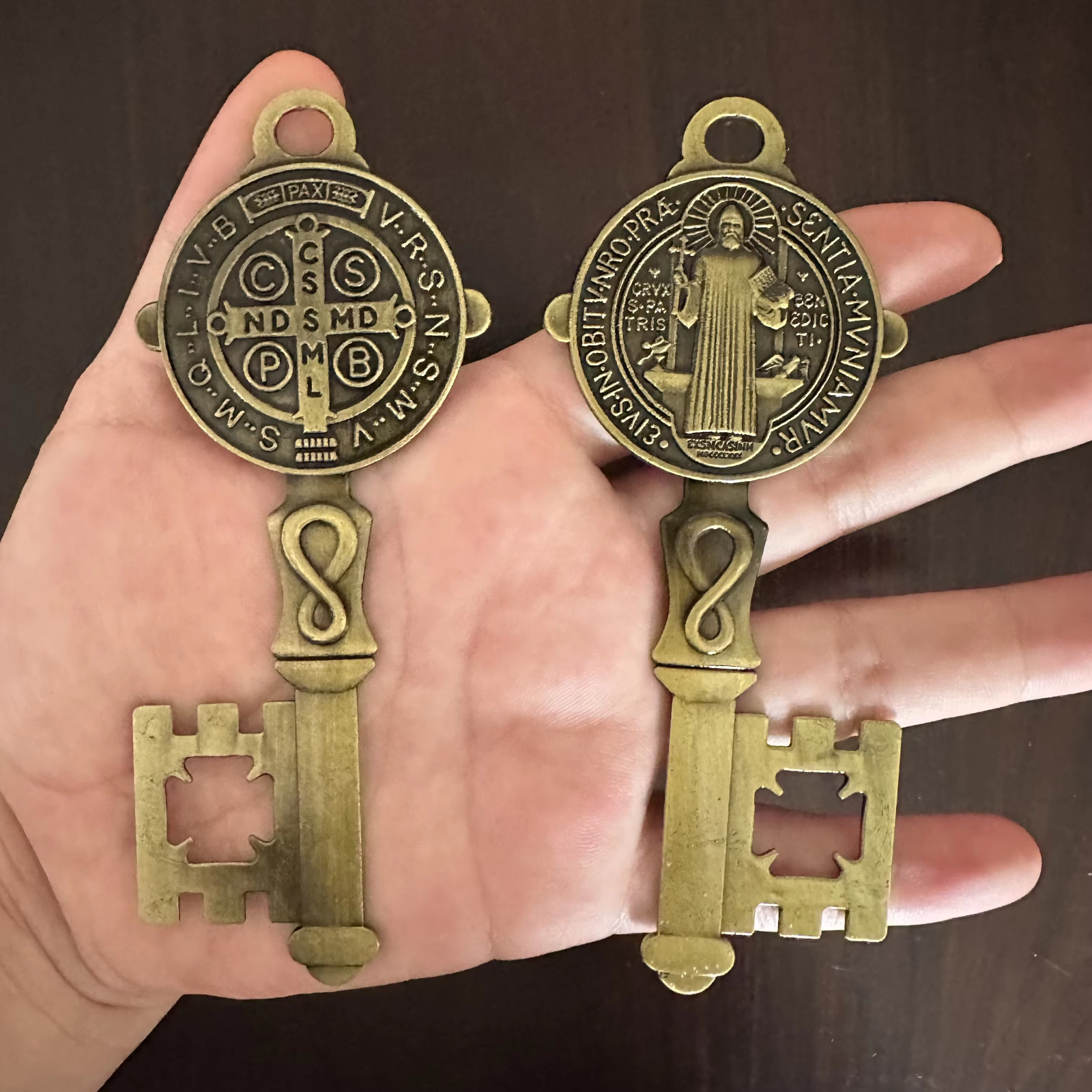 2Pcs/Set Antique Golden Enamel Double Side Saint Benedict 12cmX5cm Key Blessing