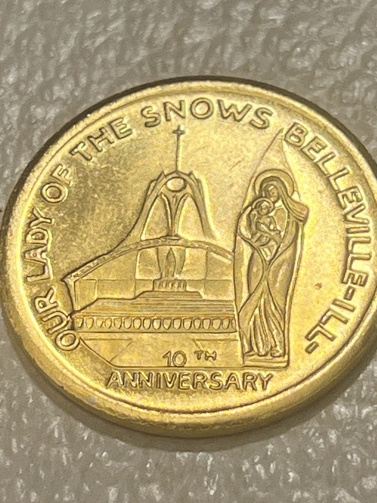 Our Lady Of The Snows Rome Italy Bellewille Ill 10th Anniversary Coin Medal Case