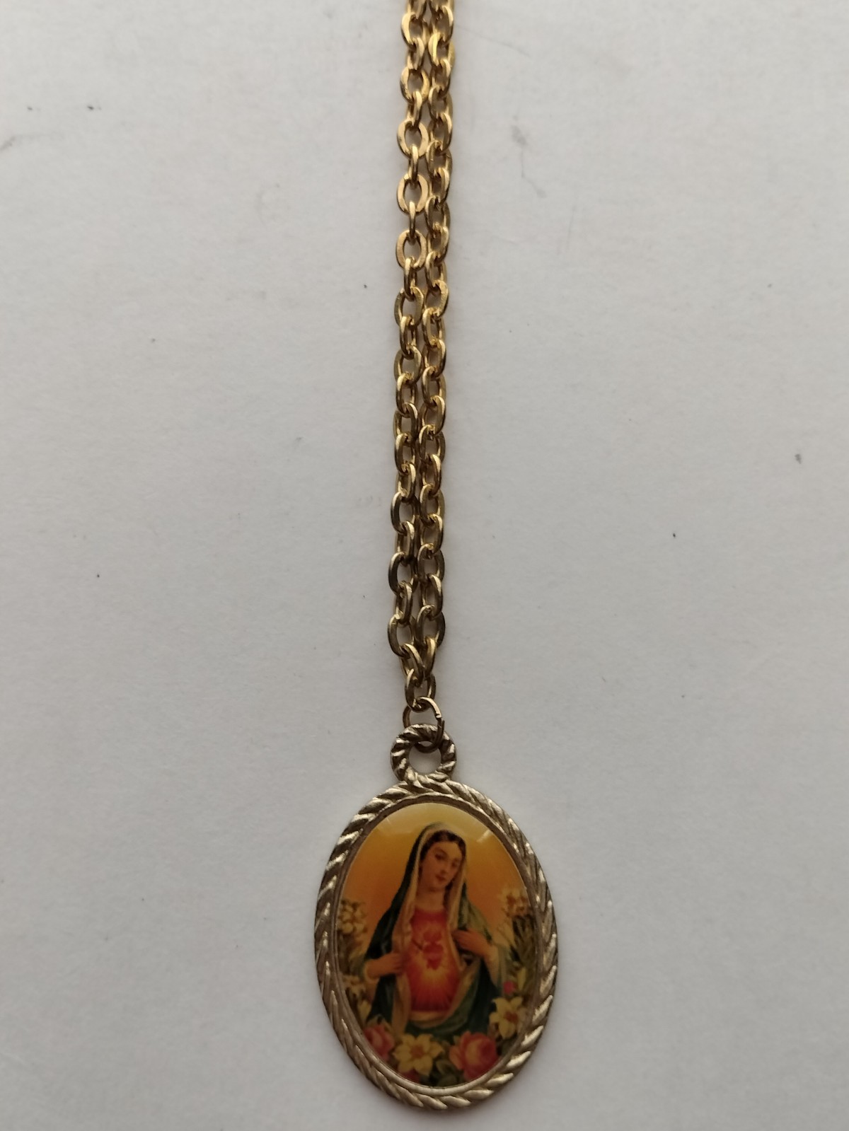 Vintage Virgin Mary Sacred Heart Medal Necklace – Gold Toned Chain