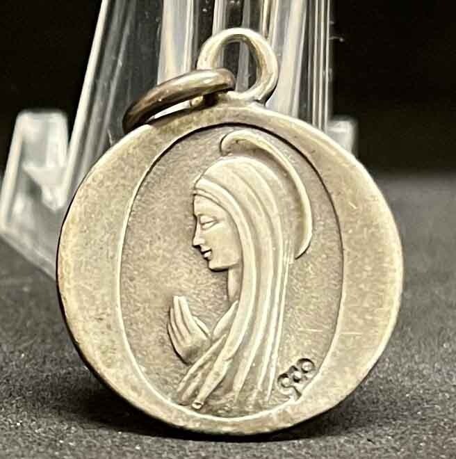 Circa 1940´ Beauty antique Virgin Mary medal delicate pendant silver 900