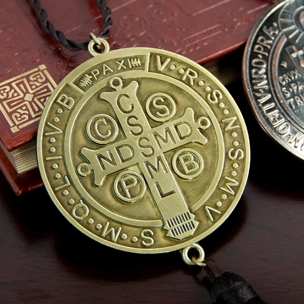 Benedict Medal Religious Bronze Engraving Zinc Alloy Amulet Home Car Decors Gift
