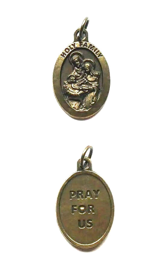 Holy Family 7/8″ x 5/8″ Brass Tone Medal – (Italy) –