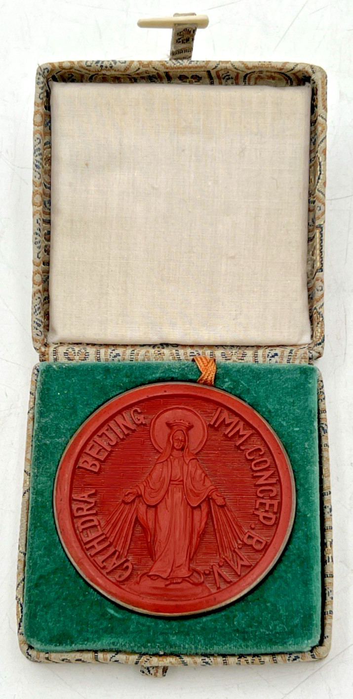 CATHEDRAL OF IMMACULATE CONCEPTION BEIJING CINNABAR LACQUER MEDALLION W/BOX