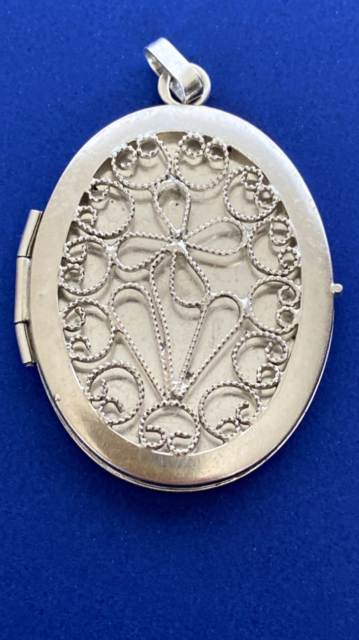 Vintage 925 Sterling Silver Chain Oval Filigree Photo Locket Pendant Necklace 24