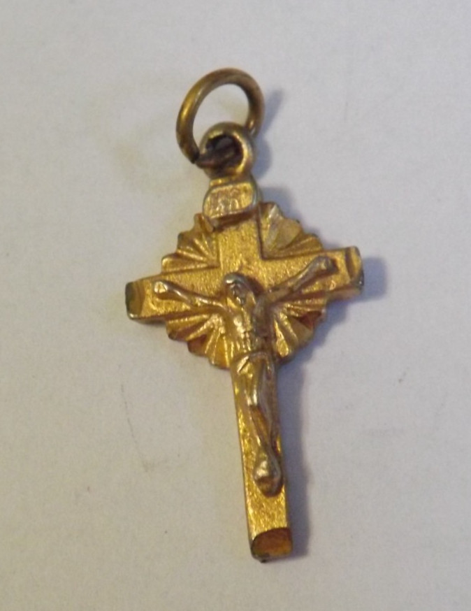 Religious gold tone ornate sunburst INRI Jesus Christ cross charm pendant medal