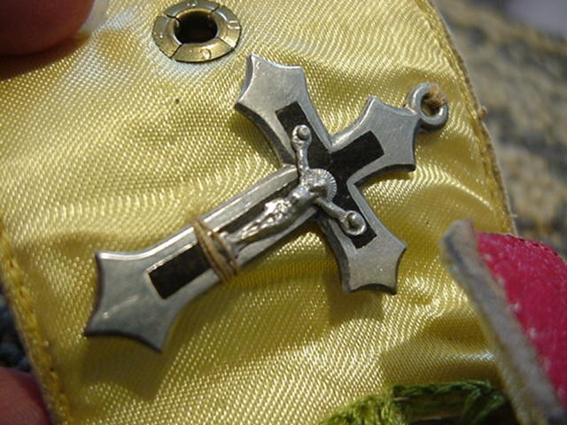 Vintage POCKET SHRINE SCAPULAR BADGE Crucifix/Metals-RED LEATHER Pouch-SNAP