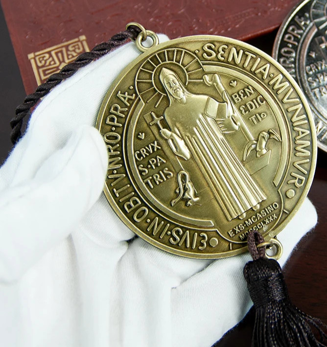 Benedict Medal Religious Bronze Engraving Zinc Alloy Amulet Home Car Decors Gift