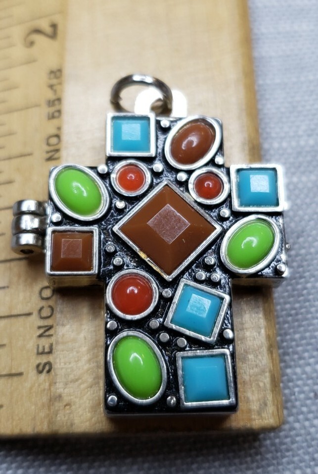 Vintage medal pendant multi color cross locket G92