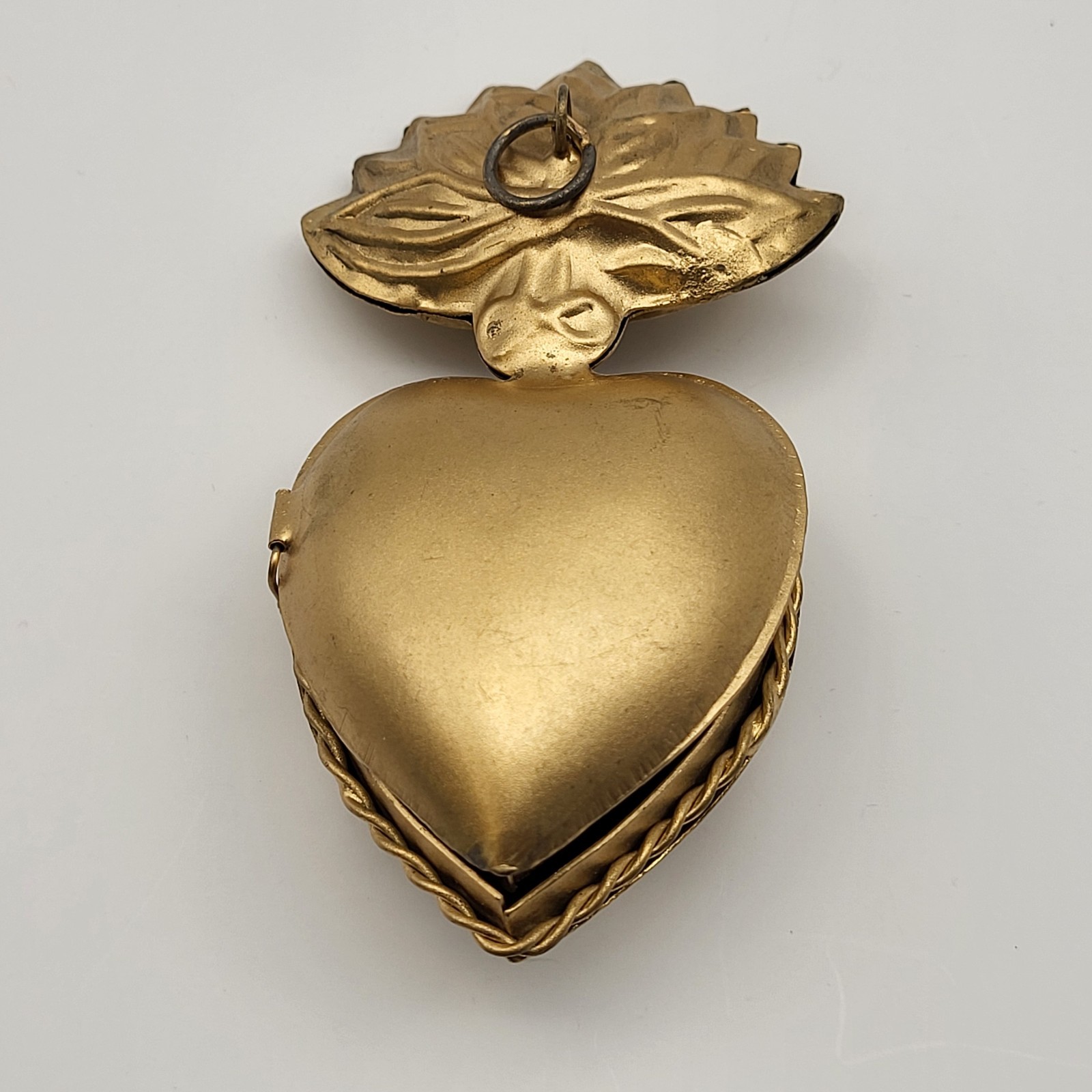 Vintage Sacred Heart Metal Locket Trinket box Ornament compartment shrine