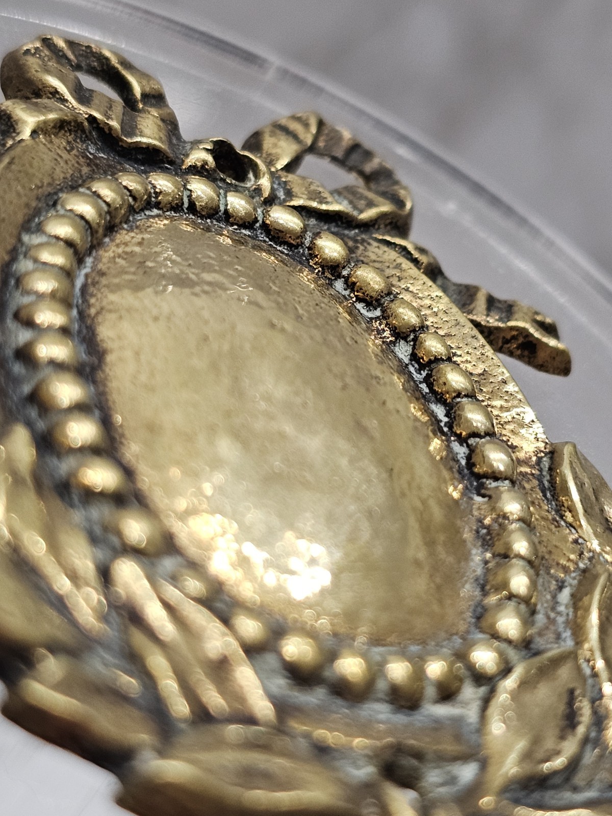 Antique Metal Gold Tone Gold Plated Pendant Medal Engrave Able Gift Beauty HTF