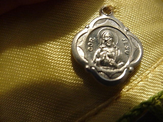 Vintage POCKET SHRINE SCAPULAR BADGE Crucifix/Metals-RED LEATHER Pouch-SNAP
