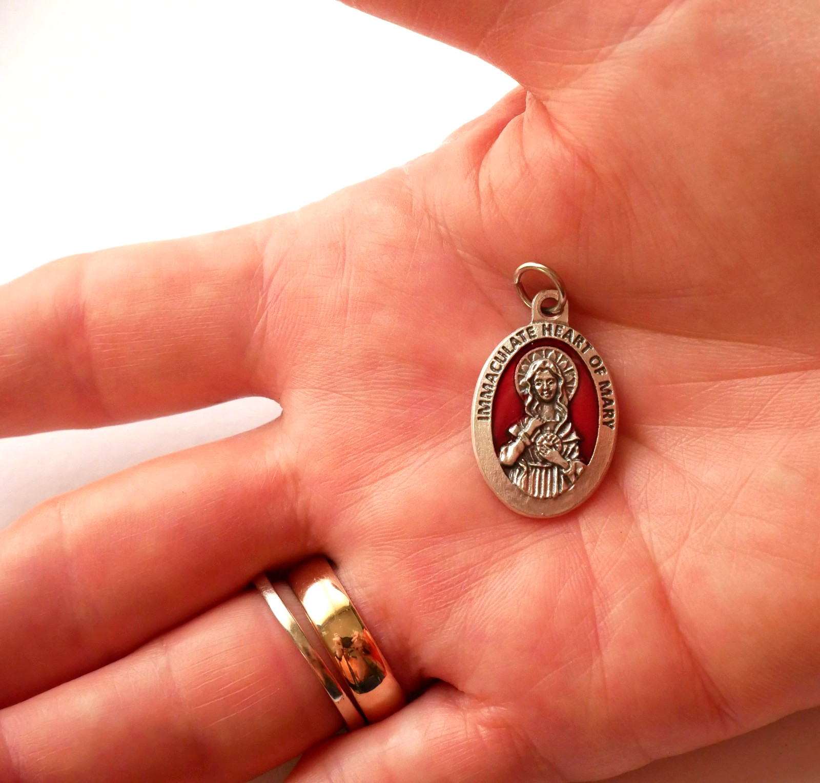 Immaculate Heart 7/8″ x 5/8″ Silver Tone / Red Medal + FREE Cord – Italy –