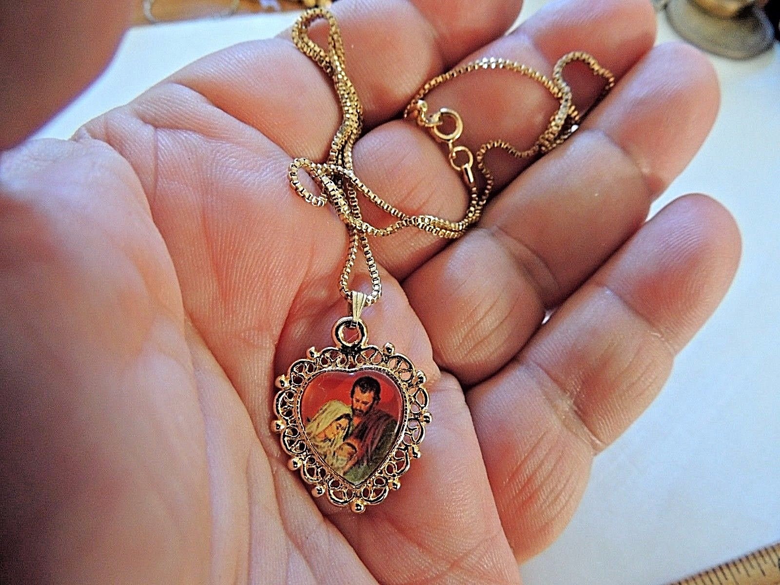 Vintage Classic “Mother, Father & Jesus” Heart Pendant & 20″ Box Link Necklace