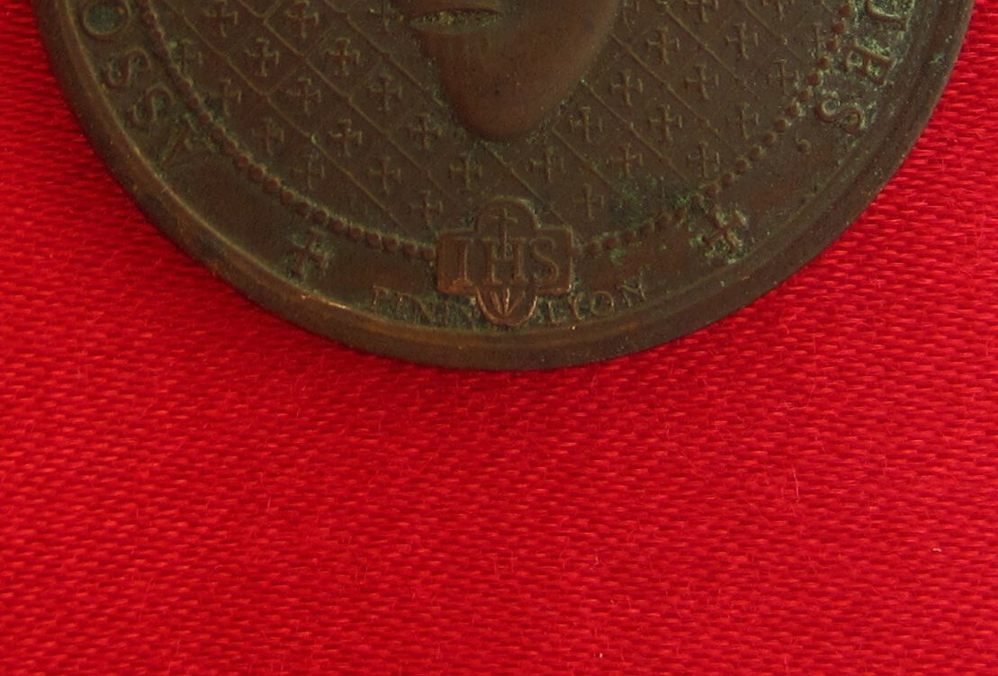 Antique JESUS SACRED HEART Medal ASSOCIATION OF DEVOTED HEARTS Medal PENIN LYON