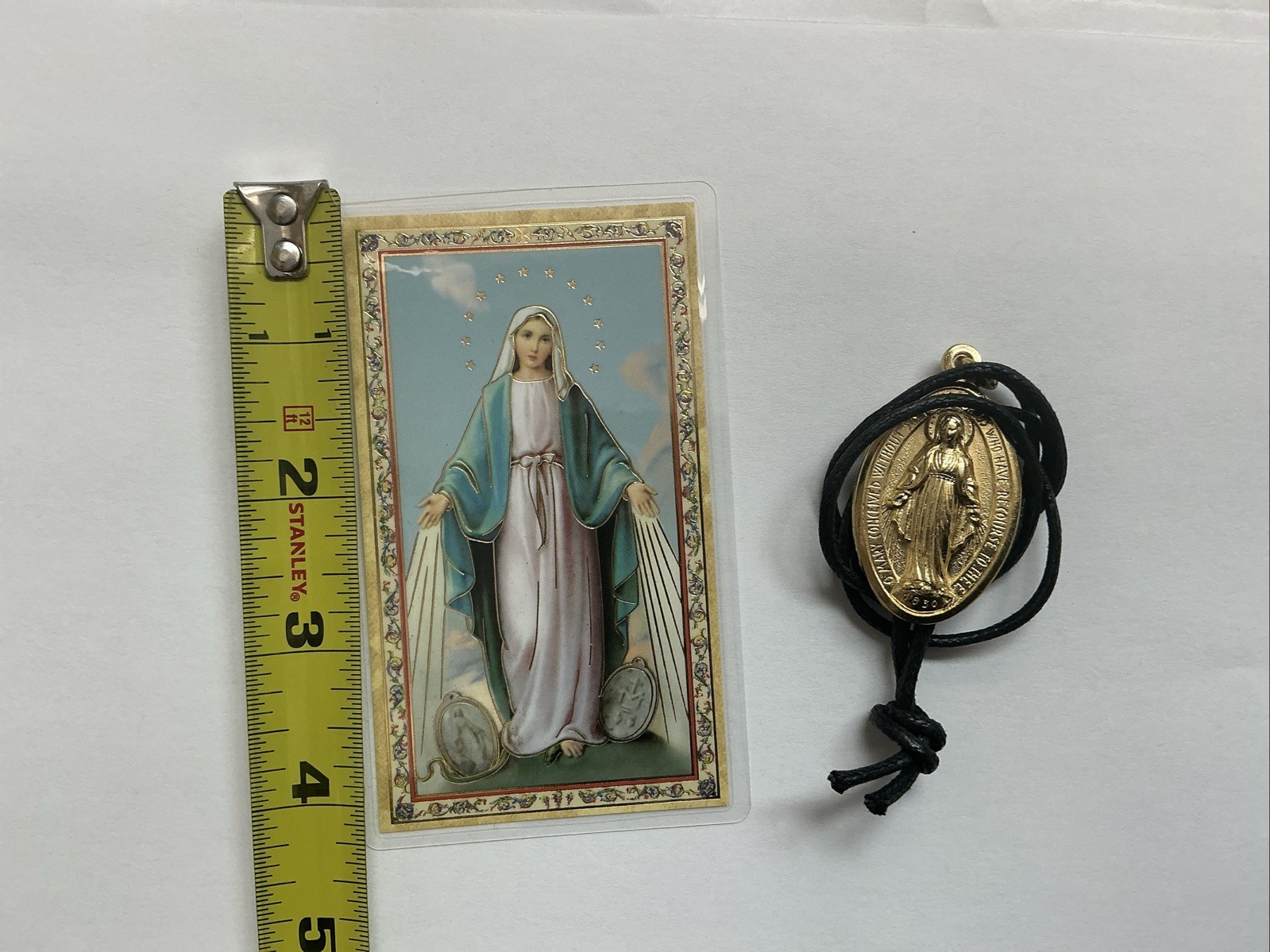 MIRACULOUS LADY MEDAL IN GOLDEN FINISH & HOLY CARD IN ENGLISH, FAVORS PROTECTION