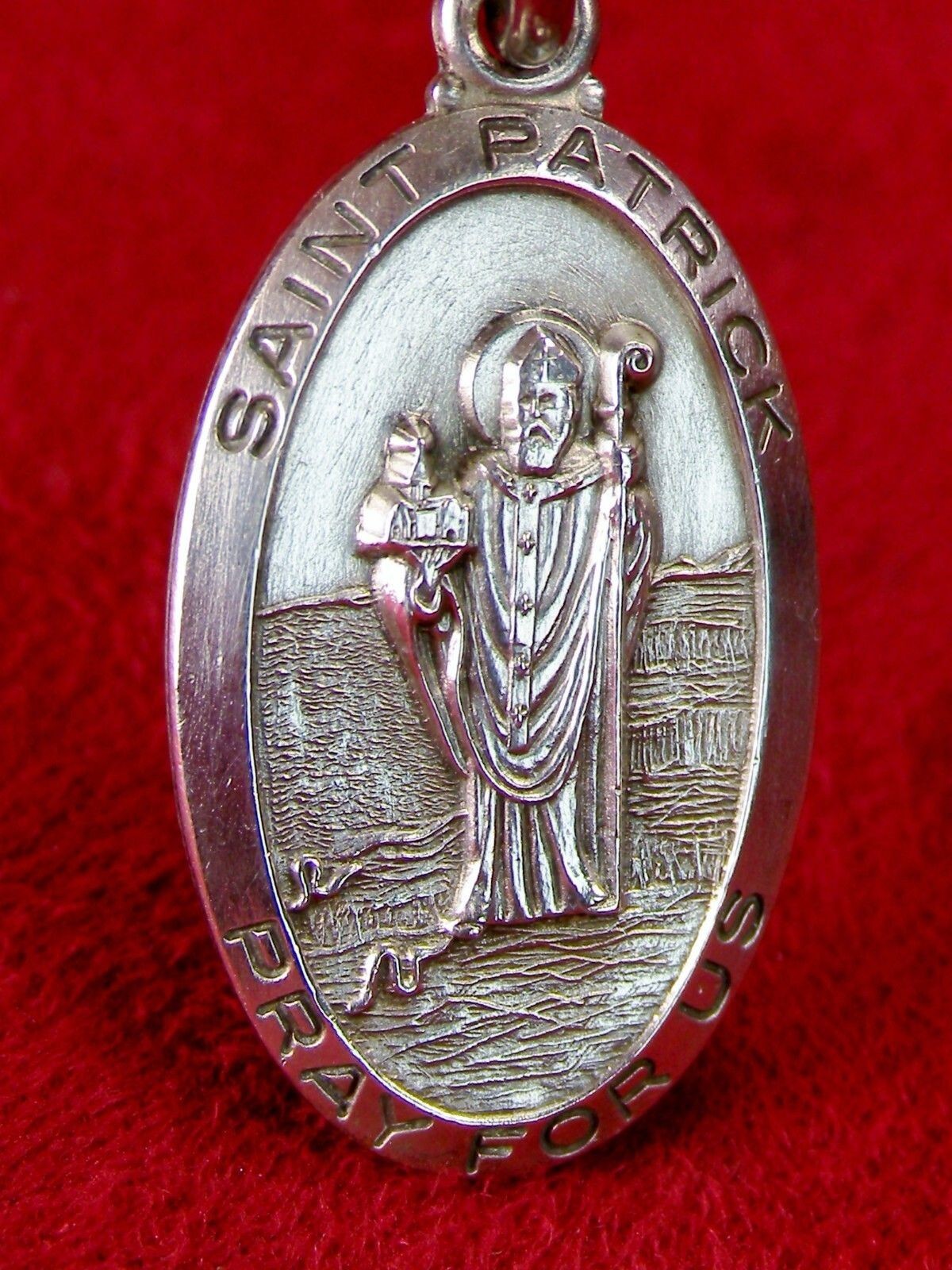 NUN’S VINTAGE SAINT PATRICK’S CATHEDRAL DUBLIN IRELAND PILGRIMAGE CELTIC MEDAL