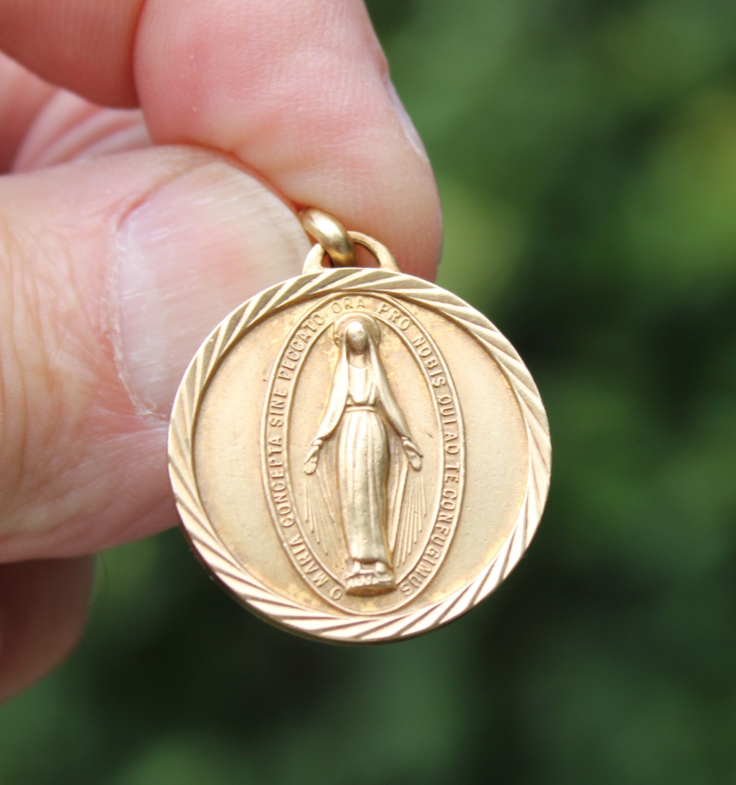 Vintage Virgin Mary Gold Toned Medal Italy Maria Concepta Peccato Ora Pro Nobis