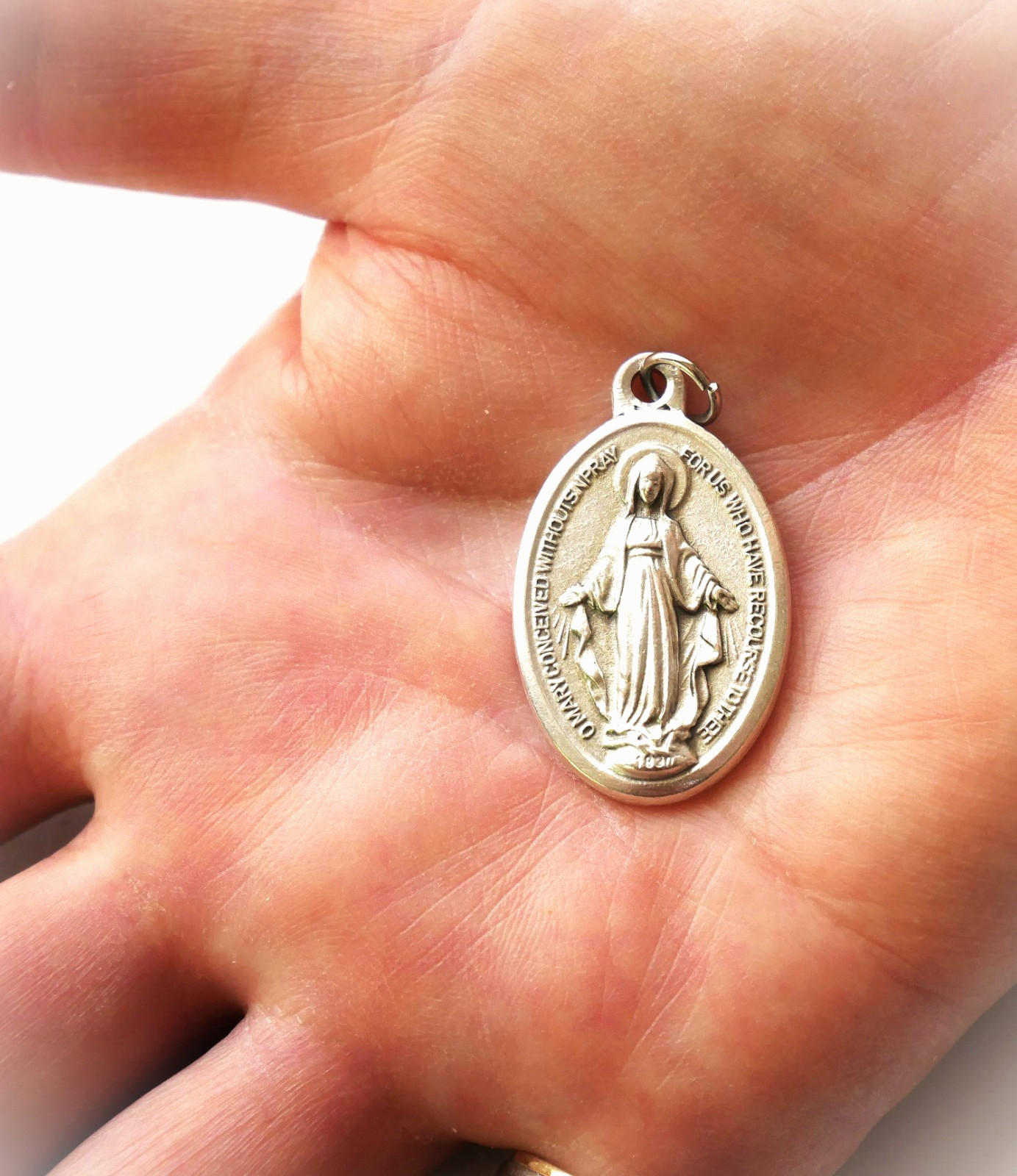 Miraculous Silver Tone Medal Pendant 7/8″ x 5/8″ – (Italy) –