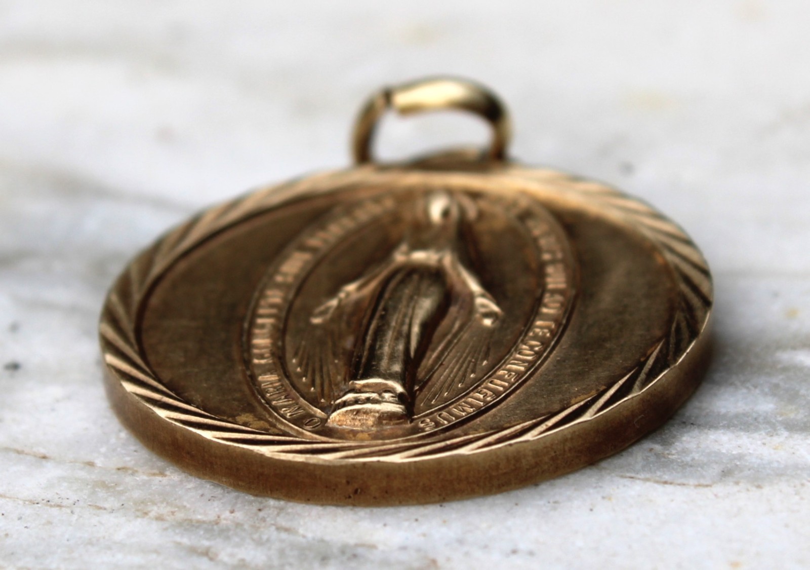 Vintage Virgin Mary Gold Toned Medal Italy Maria Concepta Peccato Ora Pro Nobis