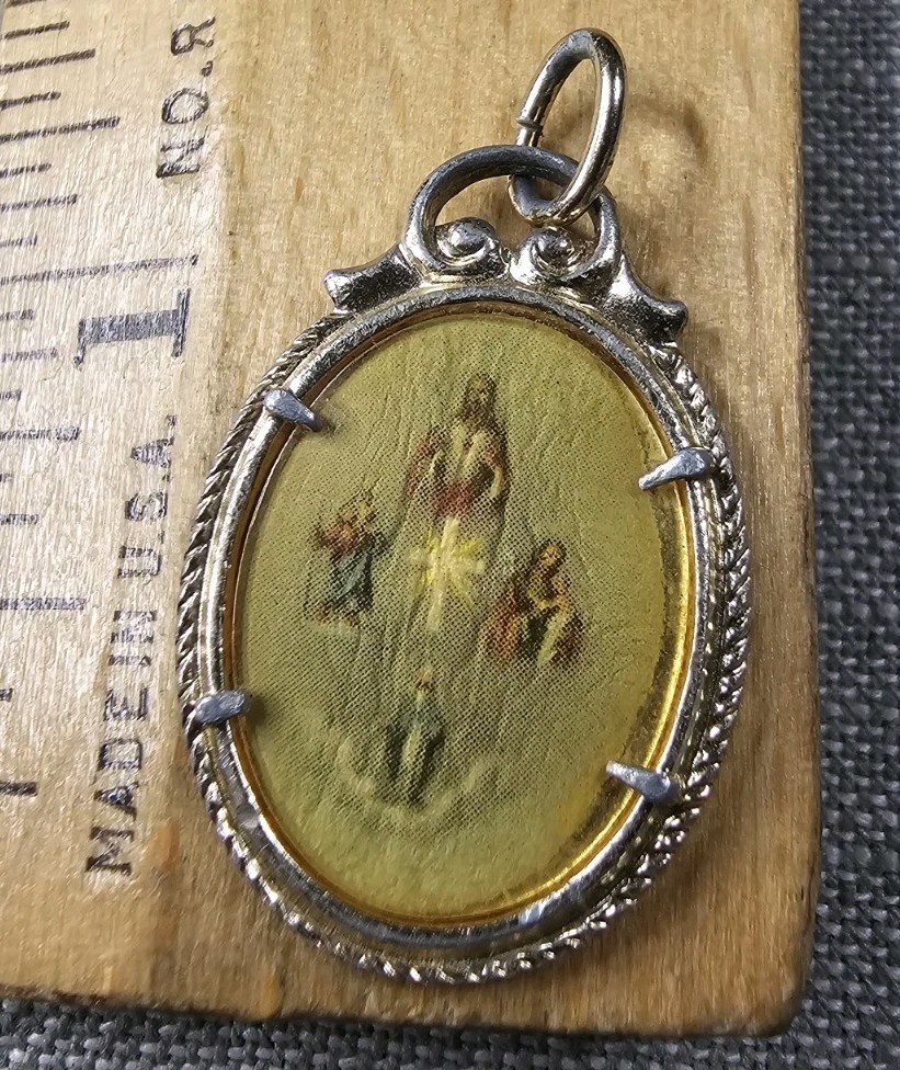 Vintage Pendant Sacred Heart Of Jesus Beautiful Religious Christian Gift D8