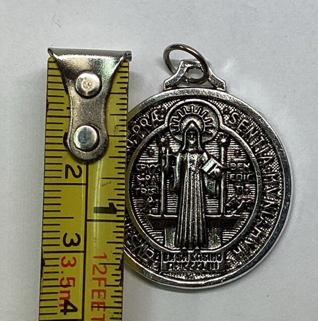 Medalla De San Benito Abad 1.25” Diam. Medallion Of St Benedict 1.25” Round Cord