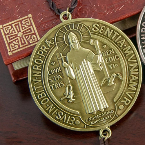 Benedict Medal Religious Bronze Engraving Zinc Alloy Amulet Home Car Decors Gift