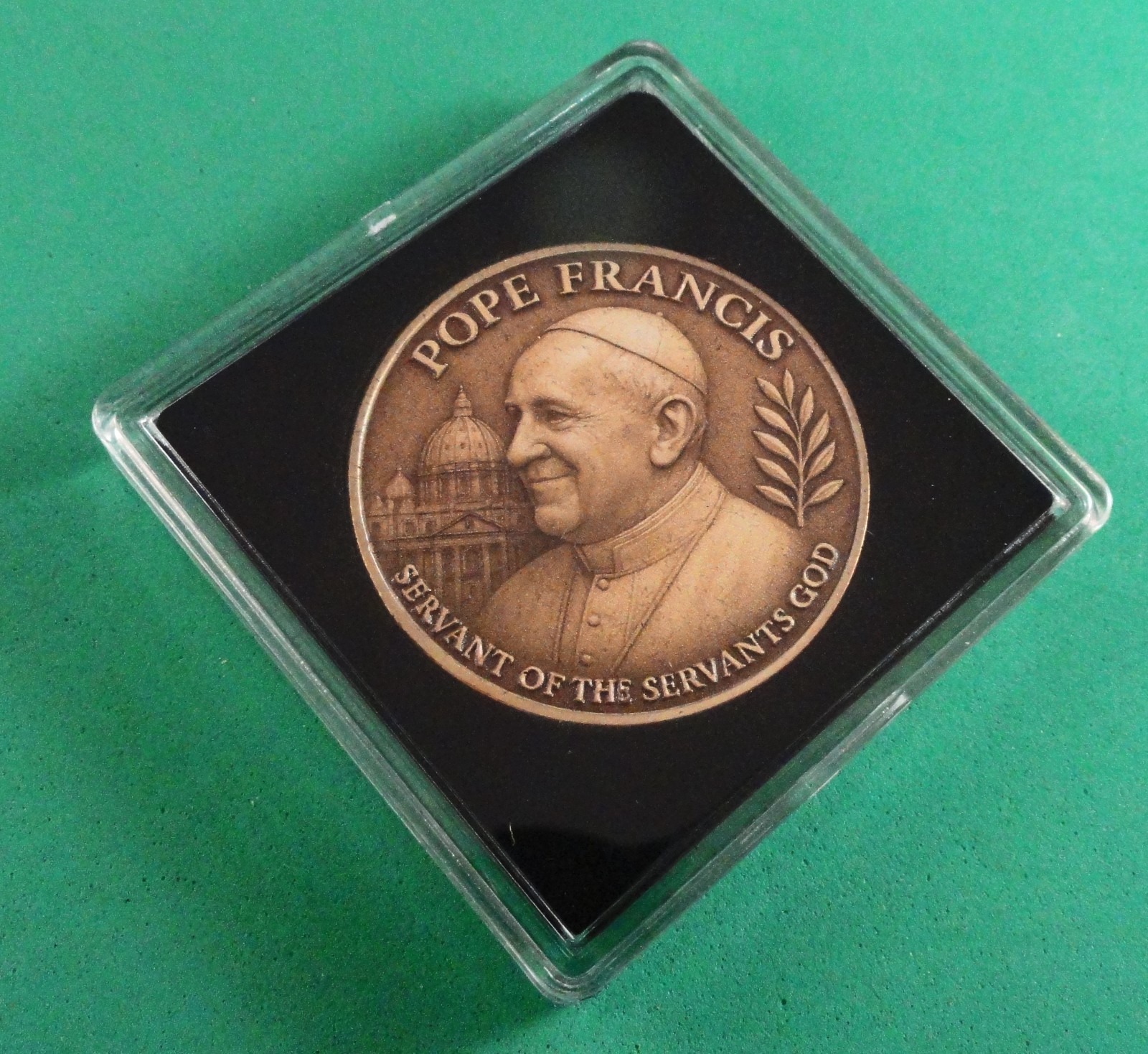 Challenge Coin – POPE FRANCIS – PAPAL REGALIA