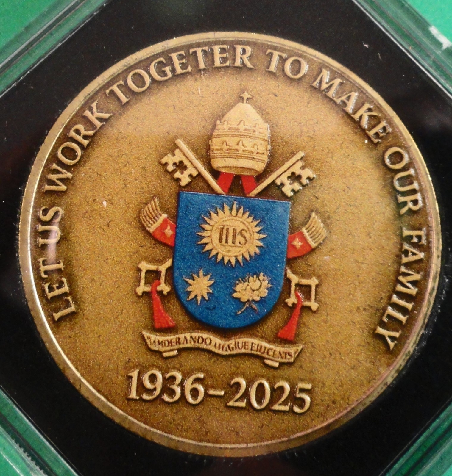 Challenge Coin – POPE FRANCIS – PAPAL REGALIA