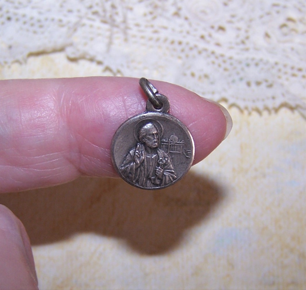 RELIGIOUS Rome Italy 900 Silver Medal Charm – Saint Peter w/Keys to Heaven