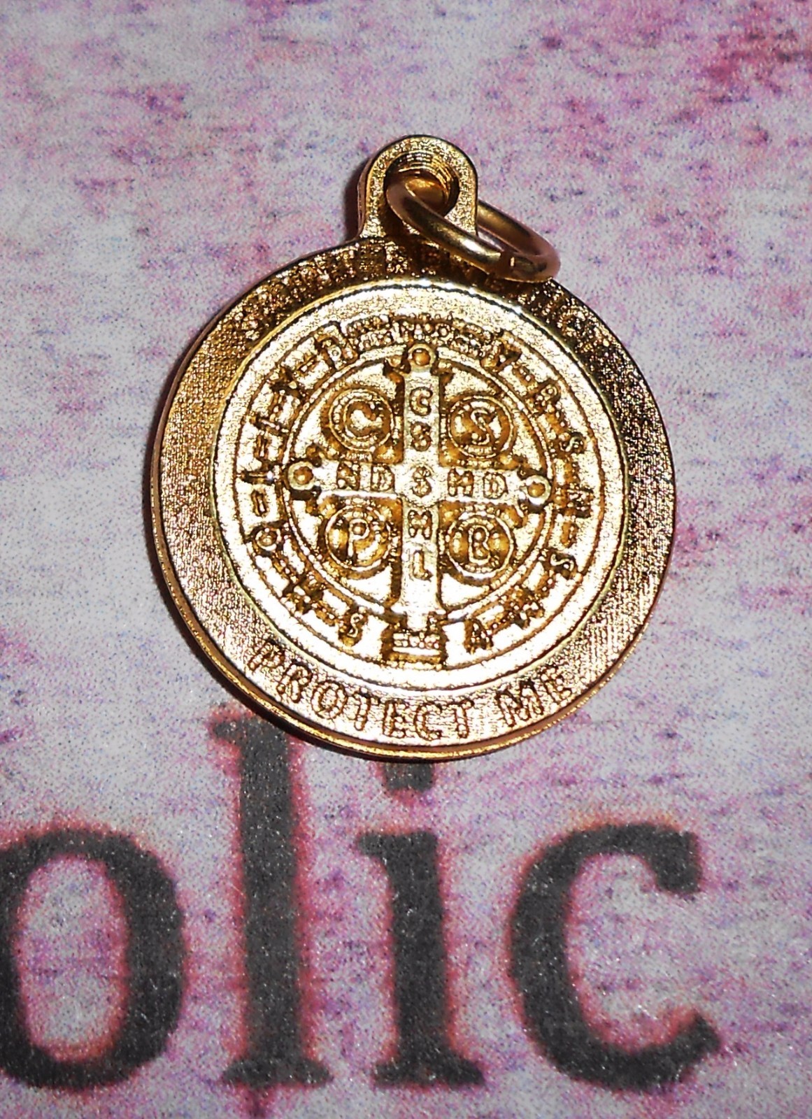 Medalla De San Benito – St Benedict – Premium Rd Gold tone OX 3/4″ Medal