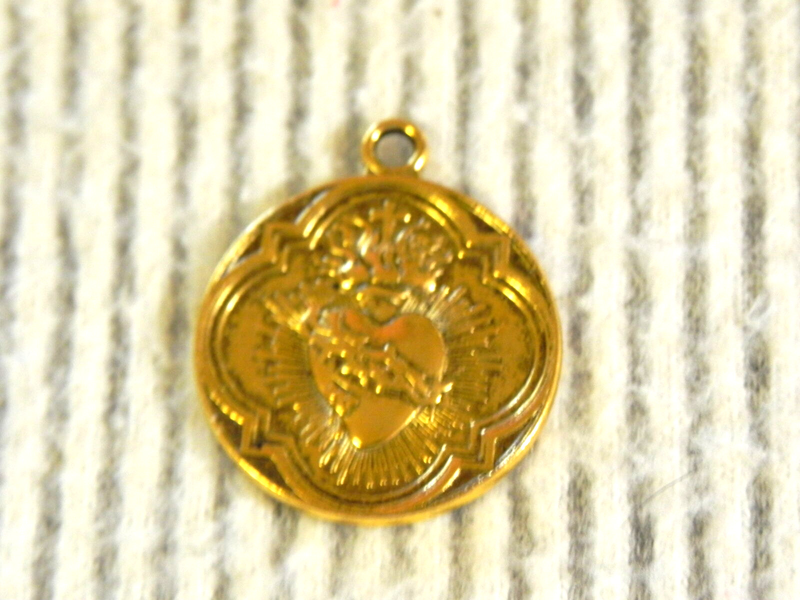 Sacred Heart Medal Gold Tone Medal Catholic Pendant Coeur Sacre Unknown Vintage