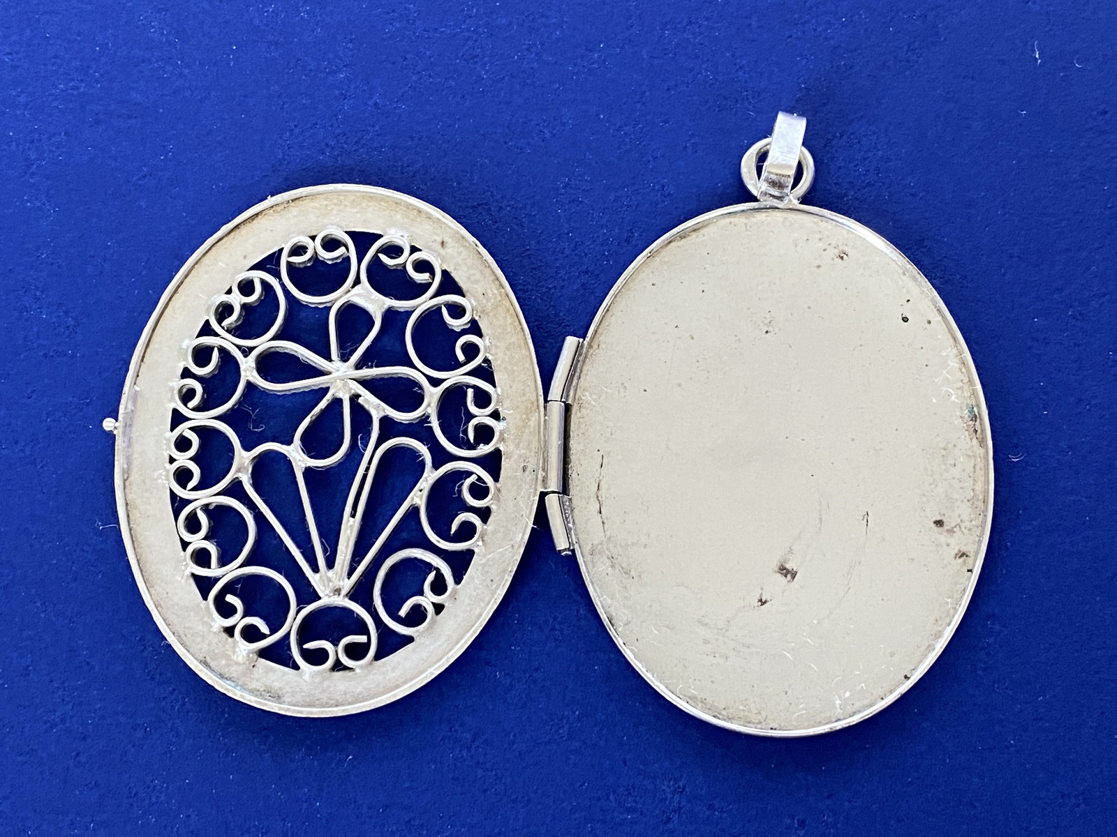 Vintage 925 Sterling Silver Chain Oval Filigree Photo Locket Pendant Necklace 24