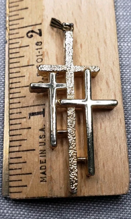 Vintage Medal Pendant Multi Gold Tone Cross Christian H99