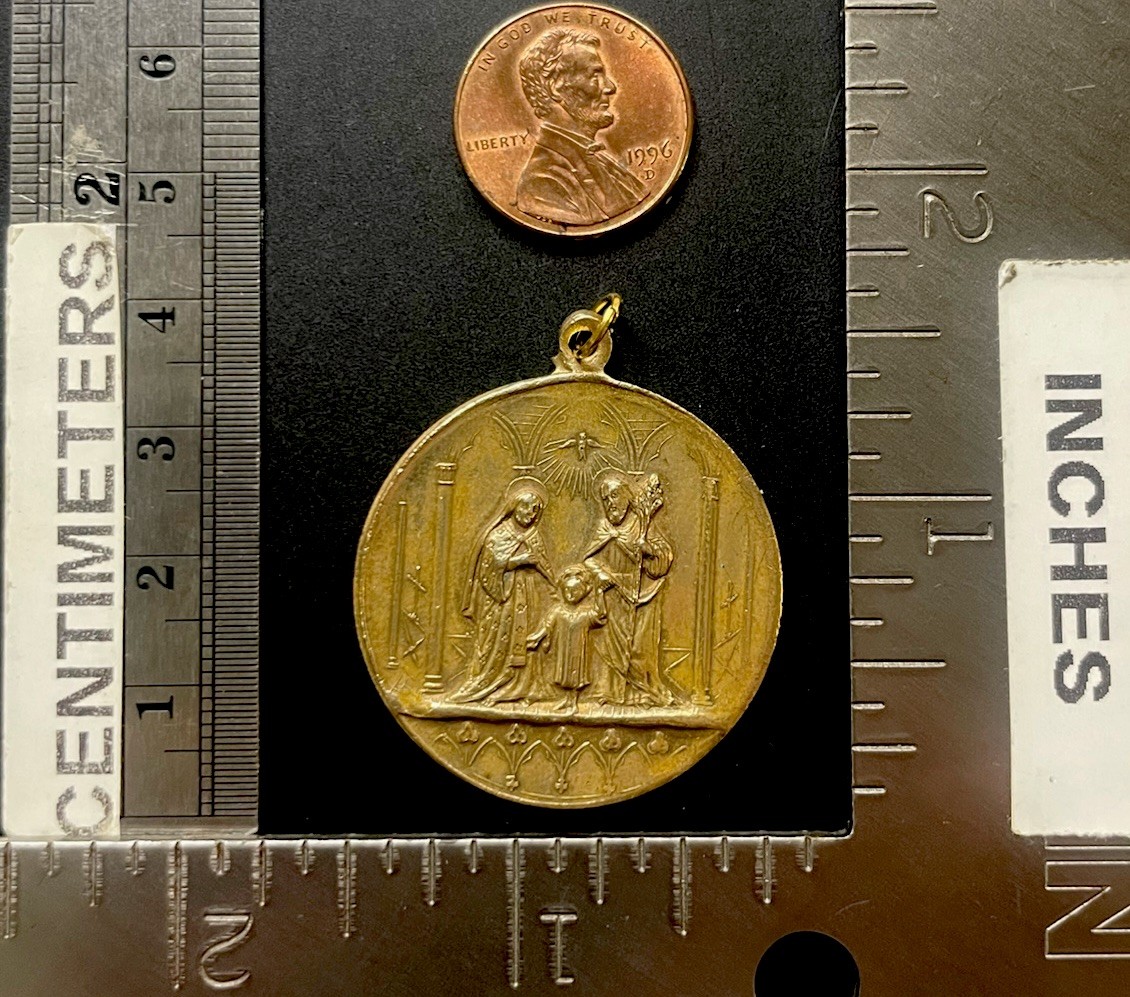 Vintage Catholic Dutch Archconfraternity Of The Holy Family Gold Tone Medal