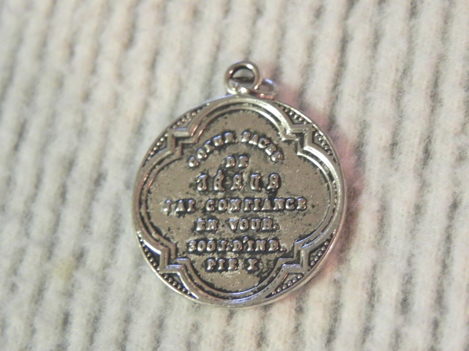 Sacred Heart Medal Silver Tone Catholic Pendant Coeur Sacre Unknown Vintage NICE