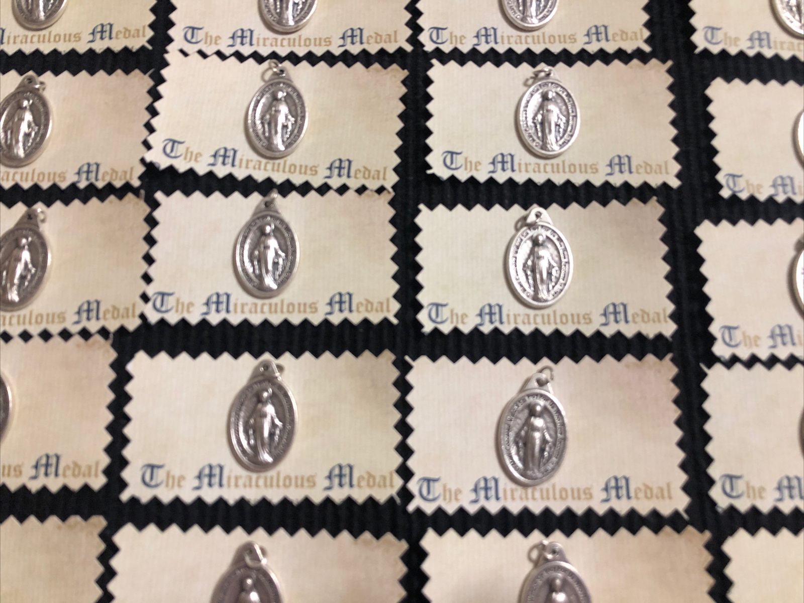 ⭐️LOT OF 20 BLESSED VIRGIN MARY OUR LADY OF THE MIRACULOUS MEDAL SIGNED ITALY⭐️