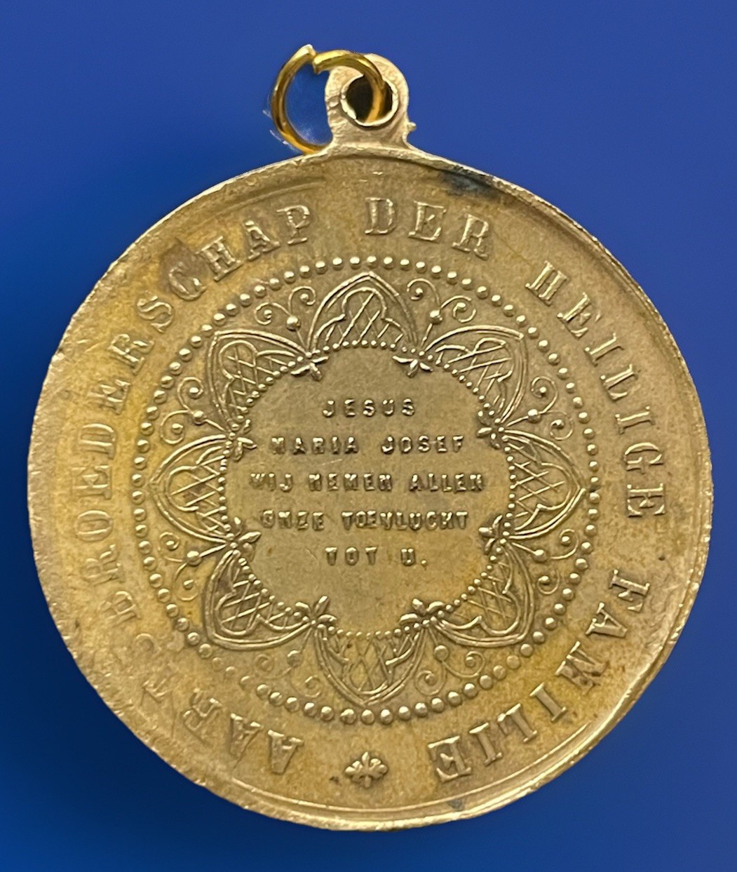 Vintage Catholic Dutch Archconfraternity Of The Holy Family Gold Tone Medal