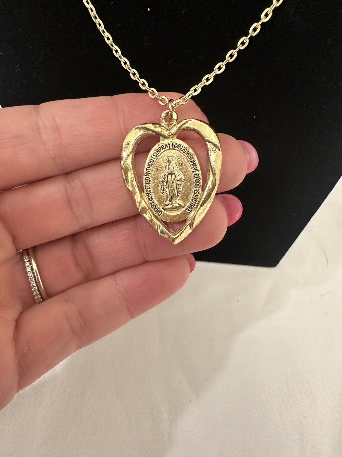 Vintage Classic Mary Conceived Without Sin 18″ Necklace & Medal In A Heart Gold