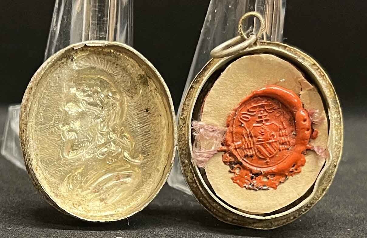 Italy 1930´ antique relic St Carlo Borromeo with the original wax seal 1st Class