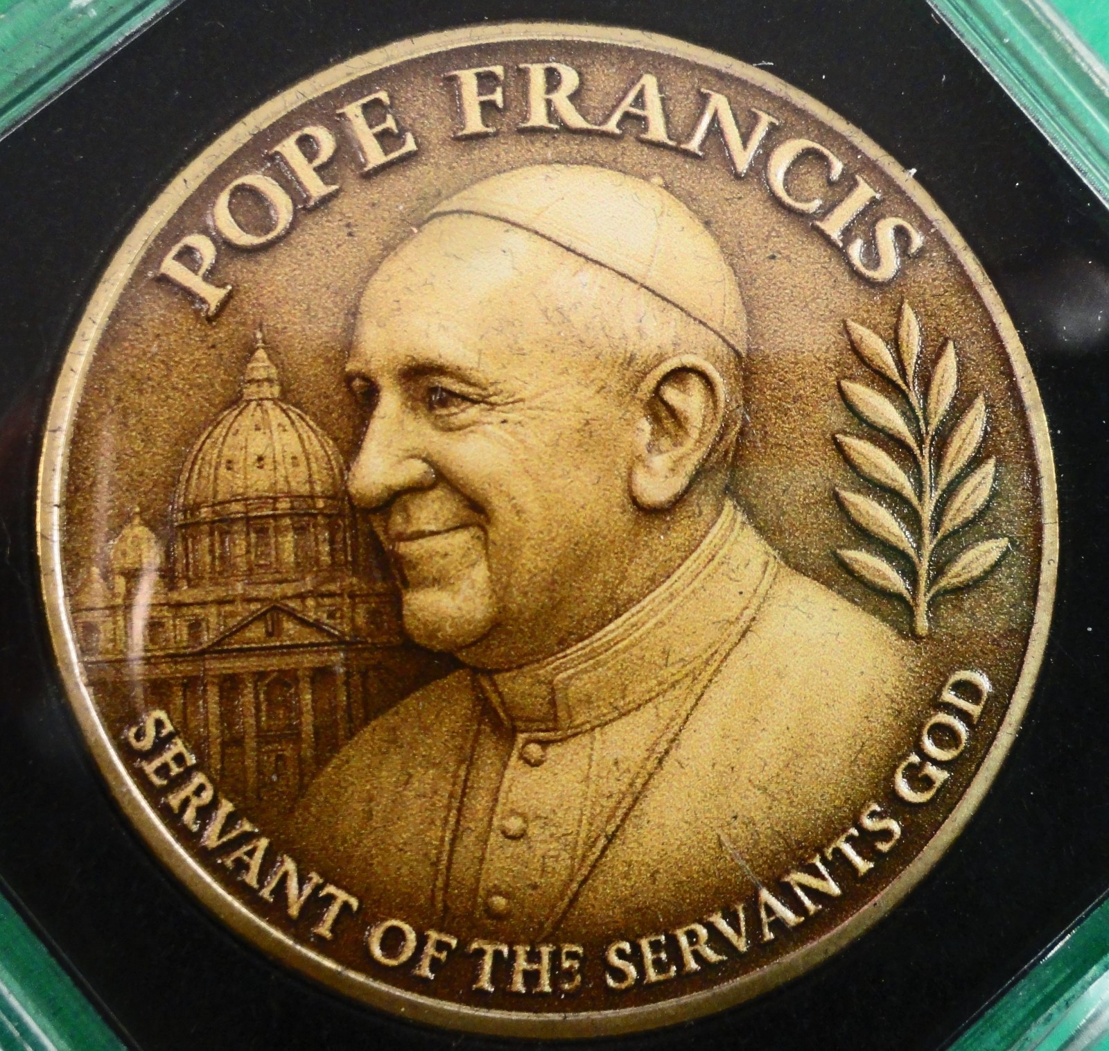 Challenge Coin – POPE FRANCIS – PAPAL REGALIA