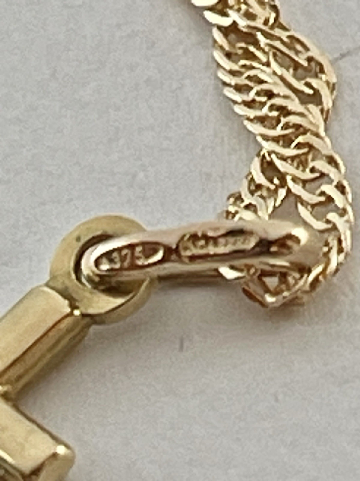 Vintage 9 Carat Gold Dainty Plain Cross Pendant Necklace on 18” Chain